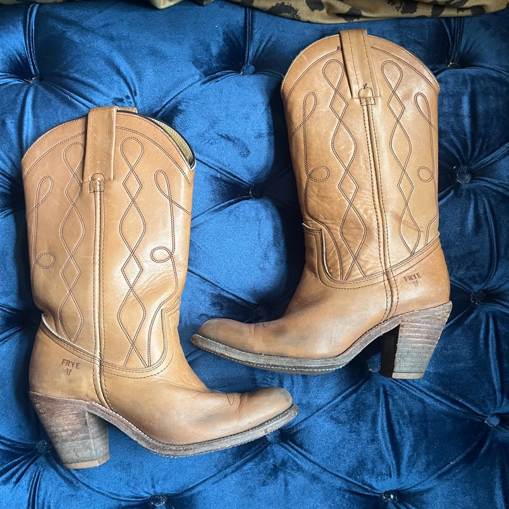 Women’s size 7.5 Vintage Frye Boots